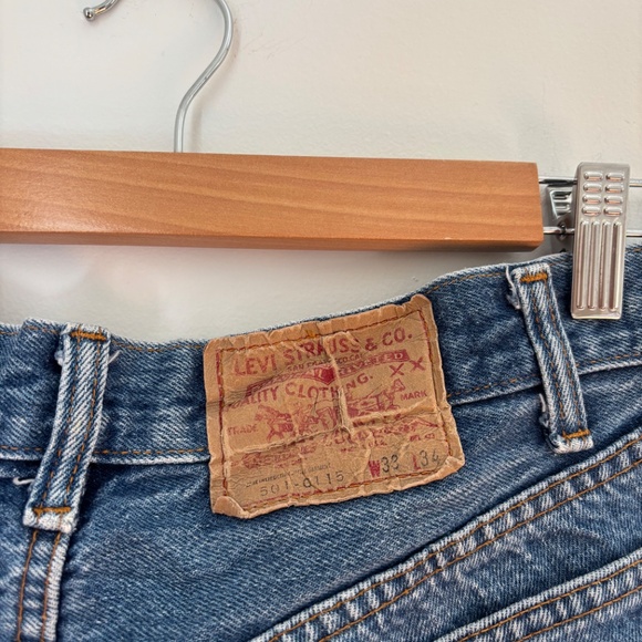 Vintage Levi’s 501 cut offs - Picture 4 of 5